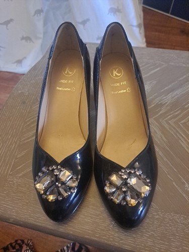 Black patent leather court - k,