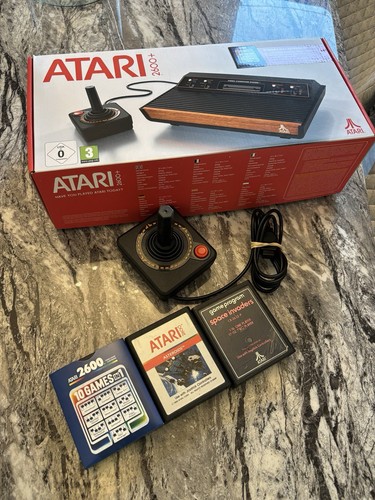 Atari 2600 inc controllers - 2,
