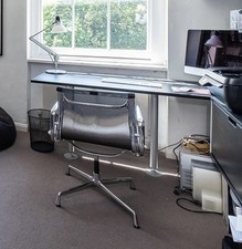 Vitsoe 606 Integrated Desk