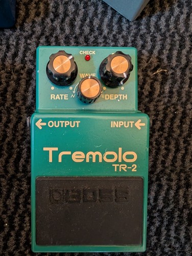 Boss tremolo guitar - tr-2,