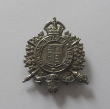 BRITISH ARMY CAP BADGE 5th