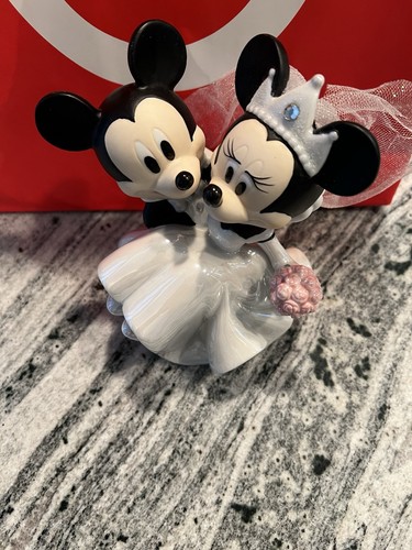 Mickey and minnie mouse - minnie,