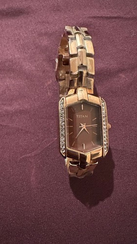 Titan women gold tone - gold,