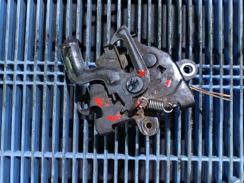 Toyota yaris bonnet catch - yaris,