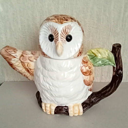 Unmarked ceramic owl figurine - unmarked,