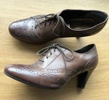 Clarks Victorian 40s Style