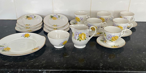 Vintage royal grafton piece - royal,
