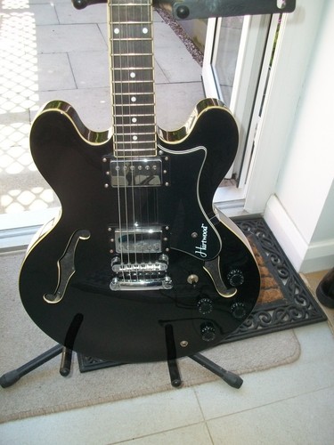Semi hollow guitar - semi,