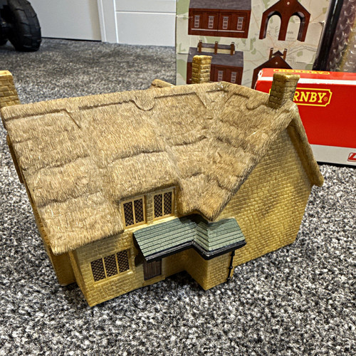 Hornby gauge thatched - hornby,
