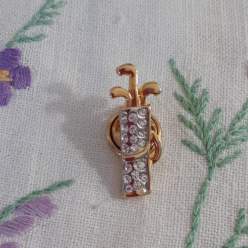 Golf pin badge gold tone - gold, with