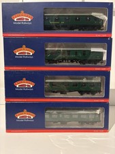 Bachmann Rake of 4 Southern Region Coach's 39-053D 39-028D 39-253 39-078D - Mint