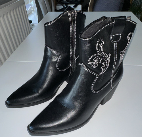 Old navy black leather western - old,