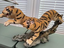 ACADEMY LARGE  VINTAGE TIGER/