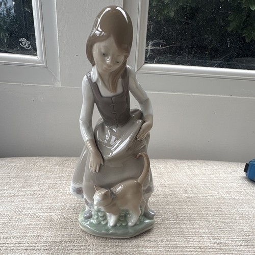 Lladro figurine the retired - figurine,