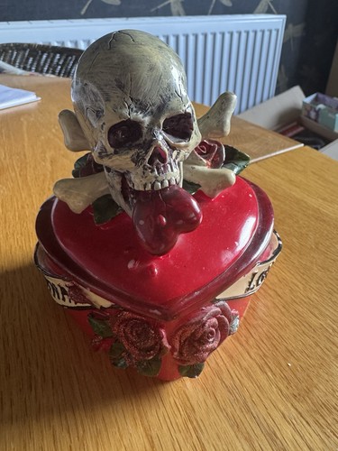 Skull and heart trinket box - heart,