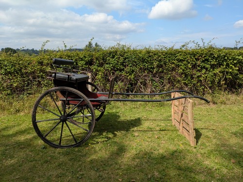 Bennington two wheeled - , horse