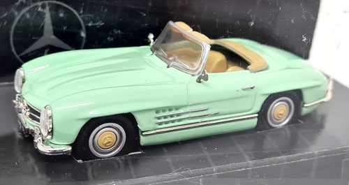Corgi mercedes benz - 1/43,