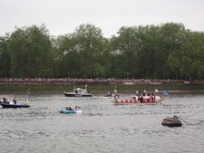 Photo A1 Rowing boat, police
