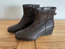 LADIES leather SOLEFLEX ankle boots - wedge - size 5  - brown