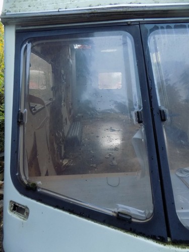 Caravan window lunar delta - window,