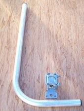 Antenna stub mast with bracket