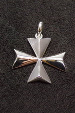 Solid 925 Sterling Silver Maltese Cross Pendant sold Without A chain - 29 x 22mm