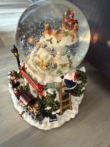 Christmas snow globe - , santa's