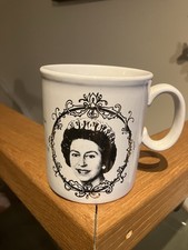 Queen Elizabeth II silver jubilee Commemorative mug 1952-1977