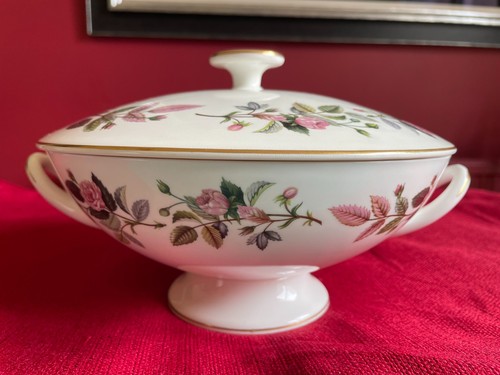 Wedgwood hathaway rose tureen - rose,
