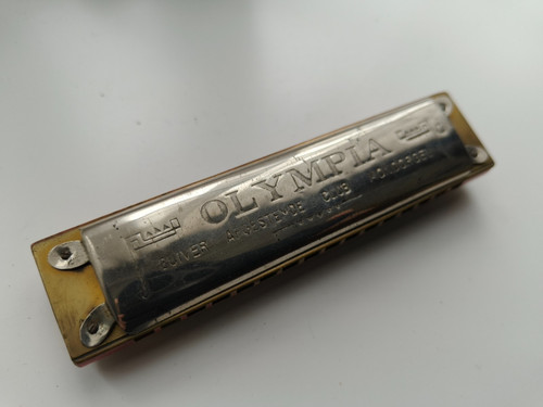 Vintage tremolo harmonica