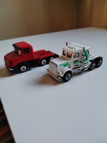 Two trucks matchbox - -,