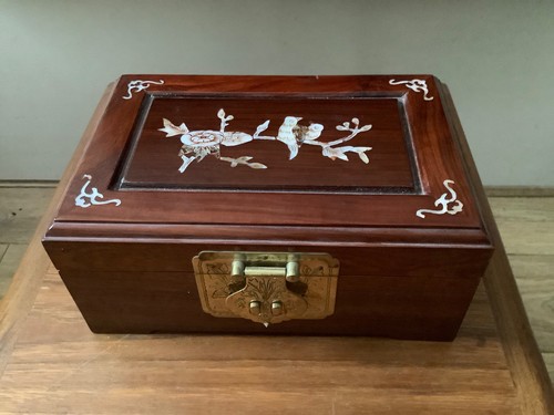 Vintage lacquered asian wood - lacquered,