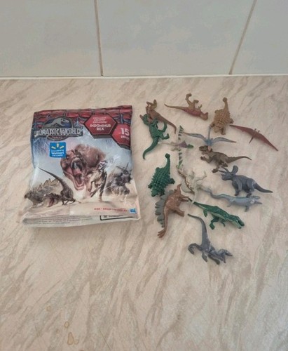 Jurassic world figure pack - world,