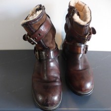 UGG ItalianCollection leather boots brown made in Italy buckles size 8