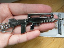 FAMAS NOVELTY REPLICA ASSAULT RIFLE MACHINE GUN PISTOL KEYRING CHAIN UK SELLER