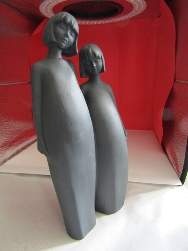 Sisters figurine images - figurine, hand