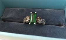 PAST TIMES VINTAGE ART DECO DESIGN SILVER/MARCASITE & PERIDOT PETAL RING SIZE N