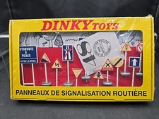 DINKY MODEL TOY ACCESSORIES  (ROAD SIGNS FRENCH EDITION) UNOPENED/FACTORY SEALED