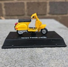 Piaggio Vespa P200E (1978) 1:32 Diecast Model Scooter Yellow New-Ray Used