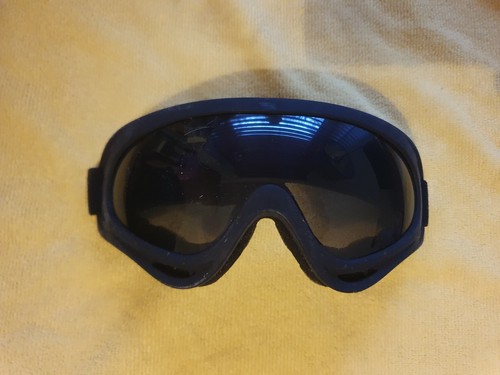 Black plastic airsoft - airsoft, goggles