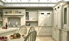 Shaker kitchen in Cream Vinyl