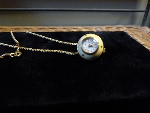 Vintage women borel pendant - vintage,
