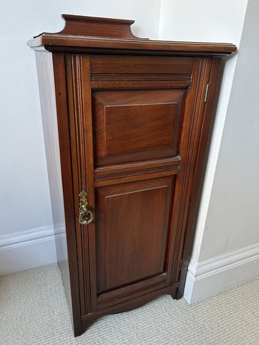 Mahogany bedside cabinet - , (