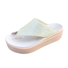 NWT Crocs Women Sz 7 Brooklyn