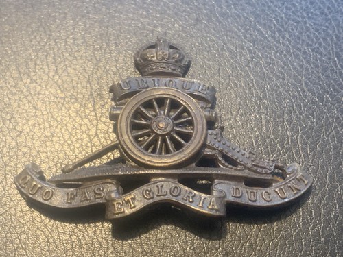 Royal artillery cap badge - royal,