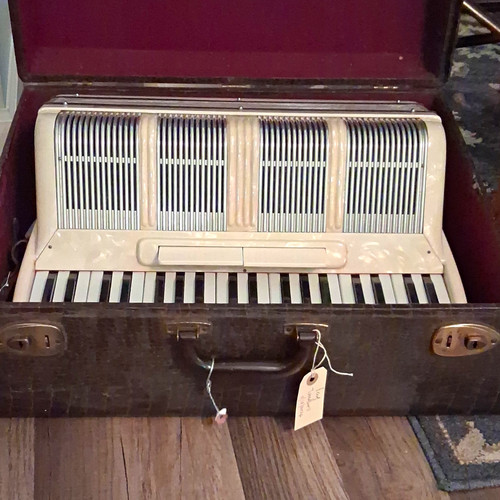 Scandalli 154 130 white piano - 154/130,