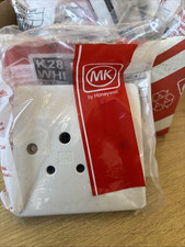 MK white 5a 1 gang 3 round pin