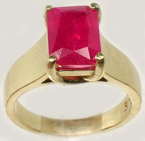 Ruby 14kt gold - 14kt, 3¼ct+