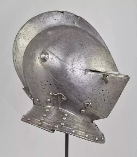 Medieval close helmet battle - close,