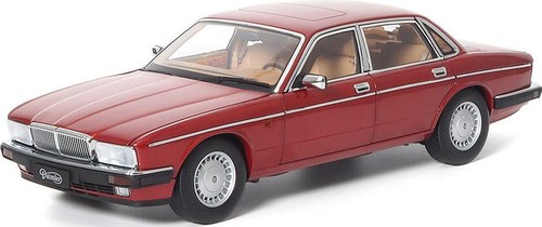 Almost real scale jaguar - 1:18,